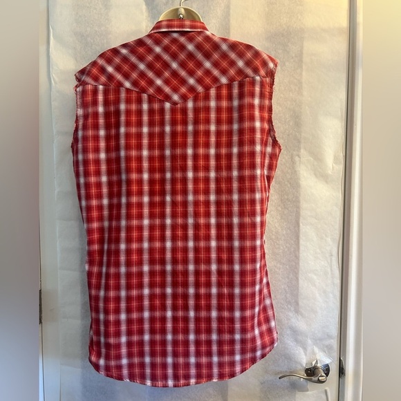 Wrangler Red and White sleeveless Button Down plaid western Shirt Sz-M. P7 - Picture 3 of 12
